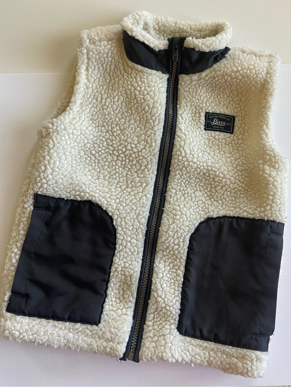 G.H. Bass & Co. Kids Cream Sherpa Vest with Black Pockets